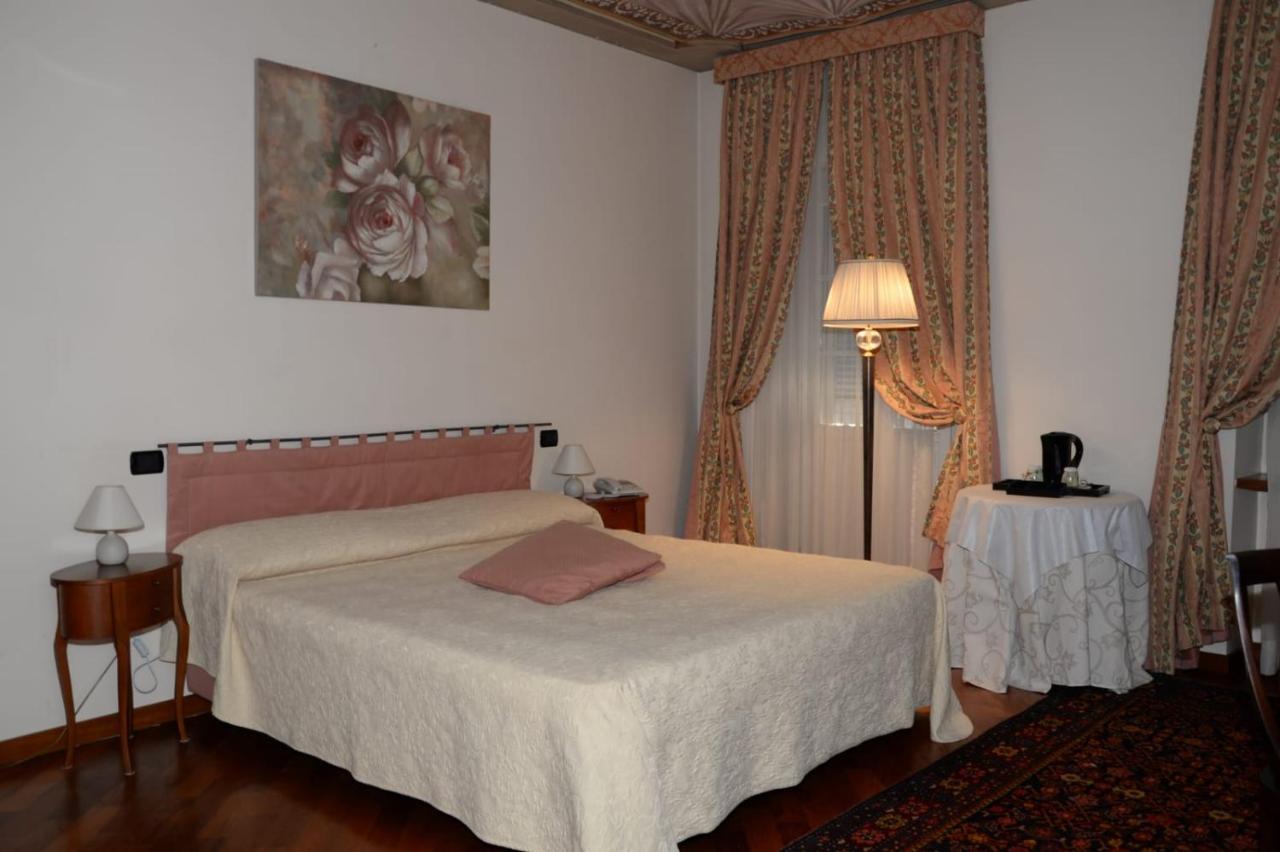 Palazzo Finati Bed & Breakfast Alba  Luaran gambar