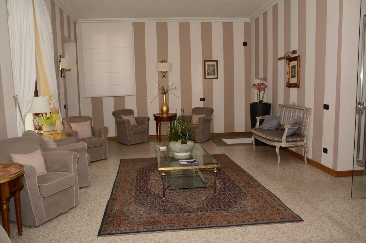 Palazzo Finati Bed & Breakfast Alba  Luaran gambar